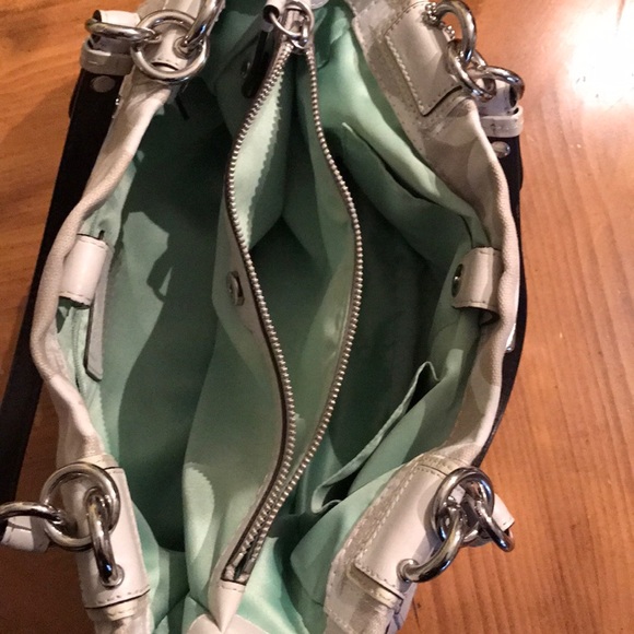 Cream coach shoulder bag - Picture 6 of 8